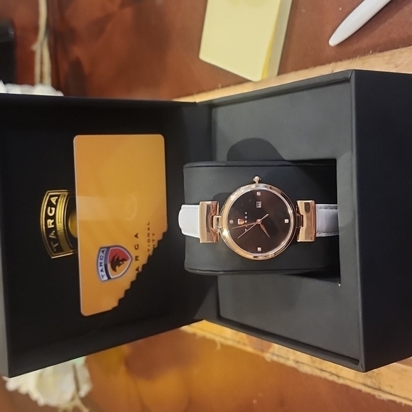 NWT LADIES LUXURY LEATHER WATCH - Picture 3 of 4